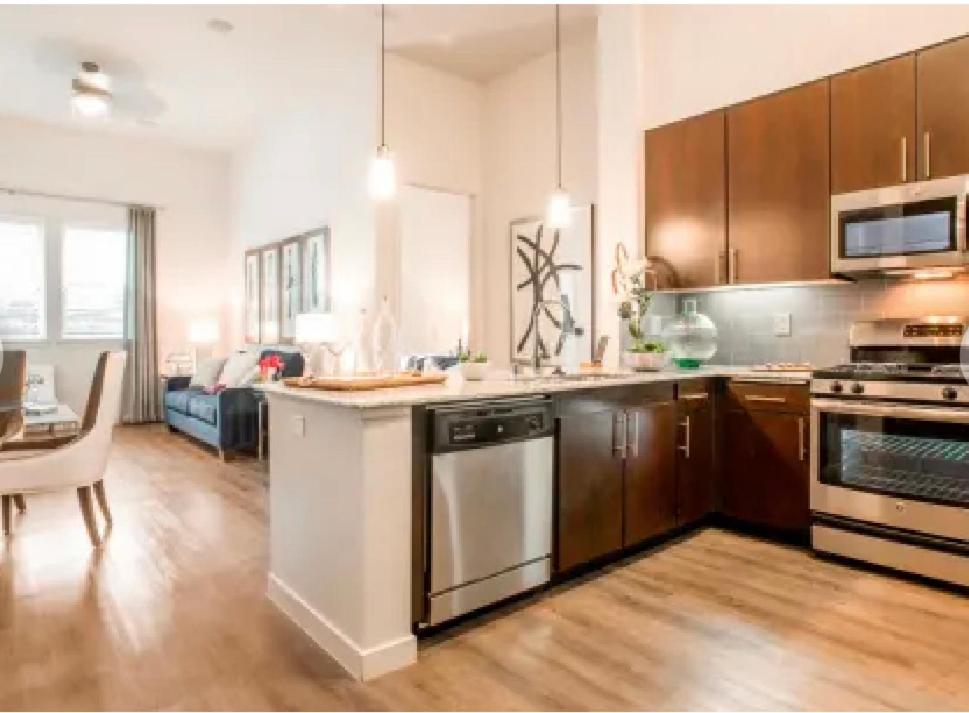 A-Class Luxury 2 Bedrooms Apt in Woodland Hills CA - Housity
