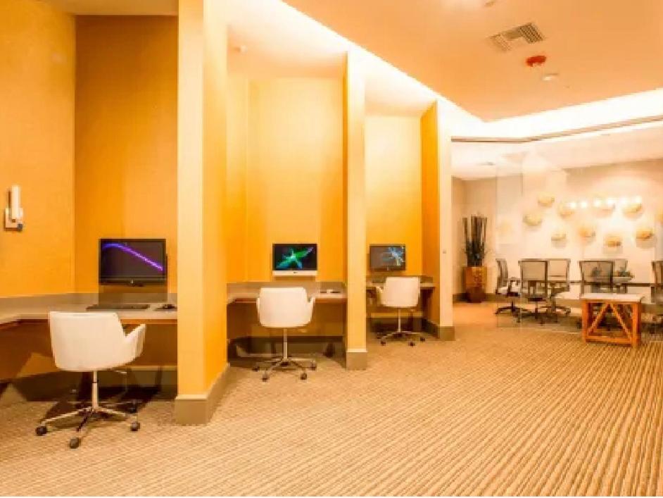 A-Class Luxury 2 Bedrooms Apt in Woodland Hills CA - Housity