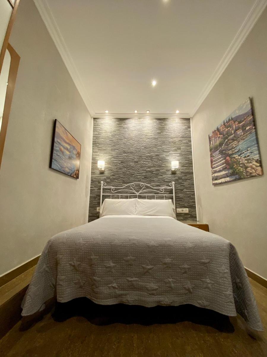Hostal Orleans - Housity