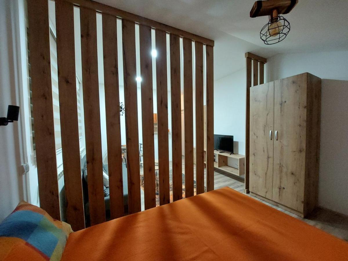 Dolly Zlatibor - Housity