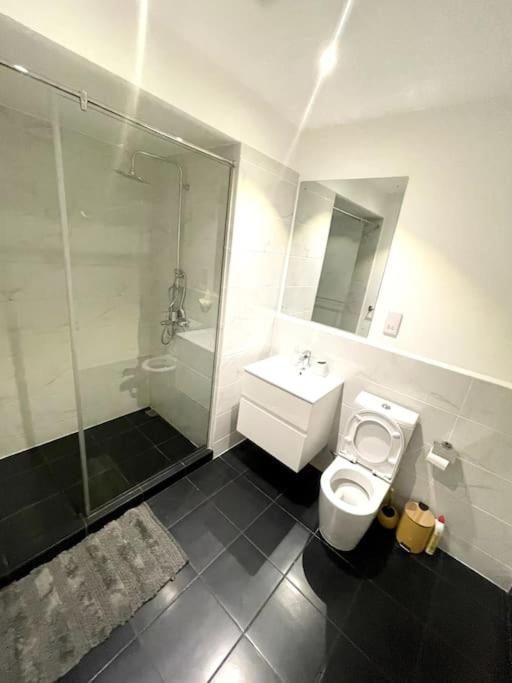 Stylish 2BR in Accra - 7mins from the Airport - Housity