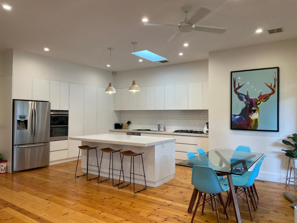 Stunning 4 bedroom home with spa - Housity