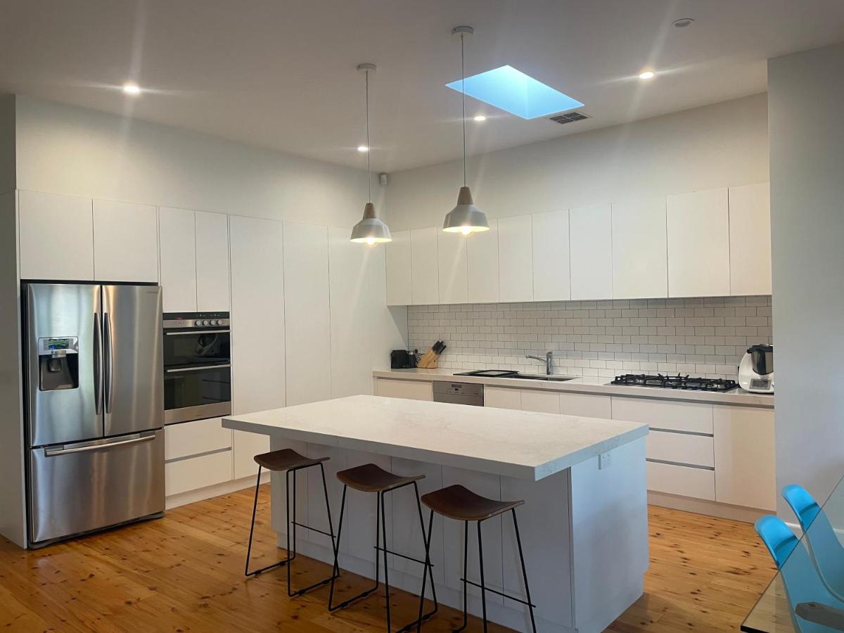 Stunning 4 bedroom home with spa - Housity