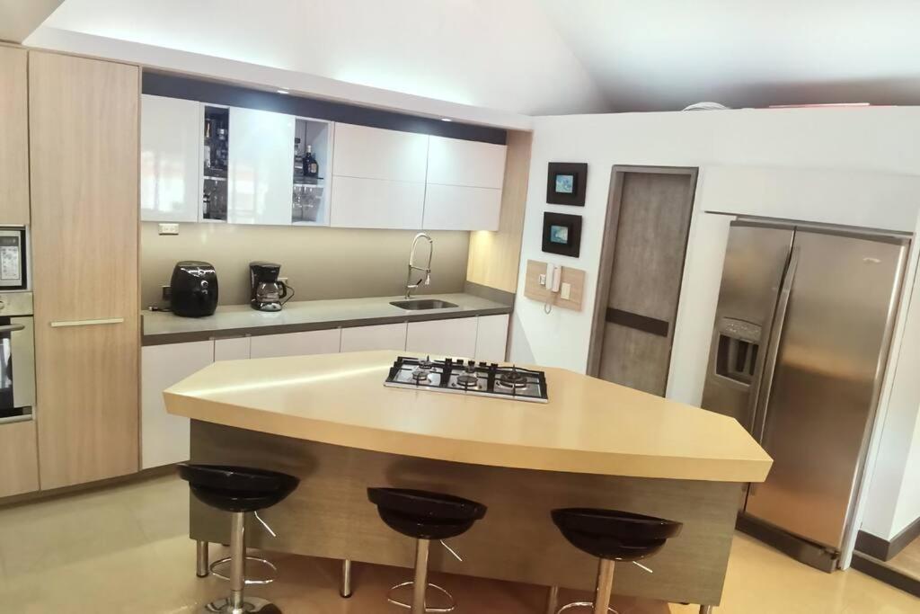 PH hermoso Loft vista cerros (AA)-home-office - Housity