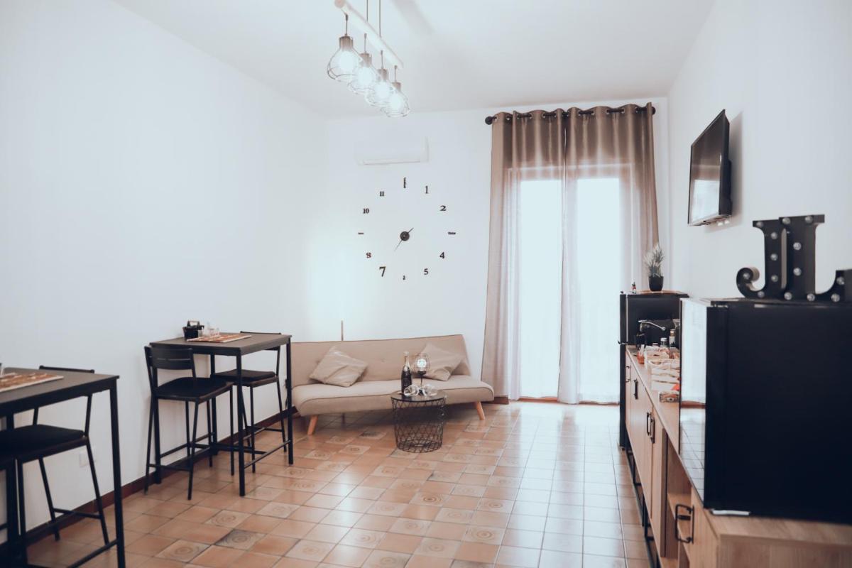 JL GUEST House - Housity