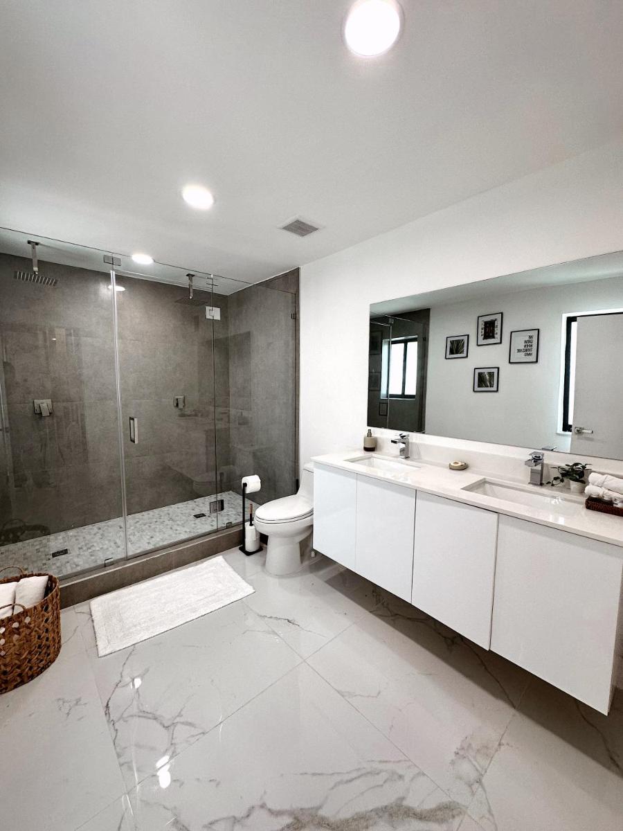 Suitetrails - NEW Comfy and Modern House near Miami Airport