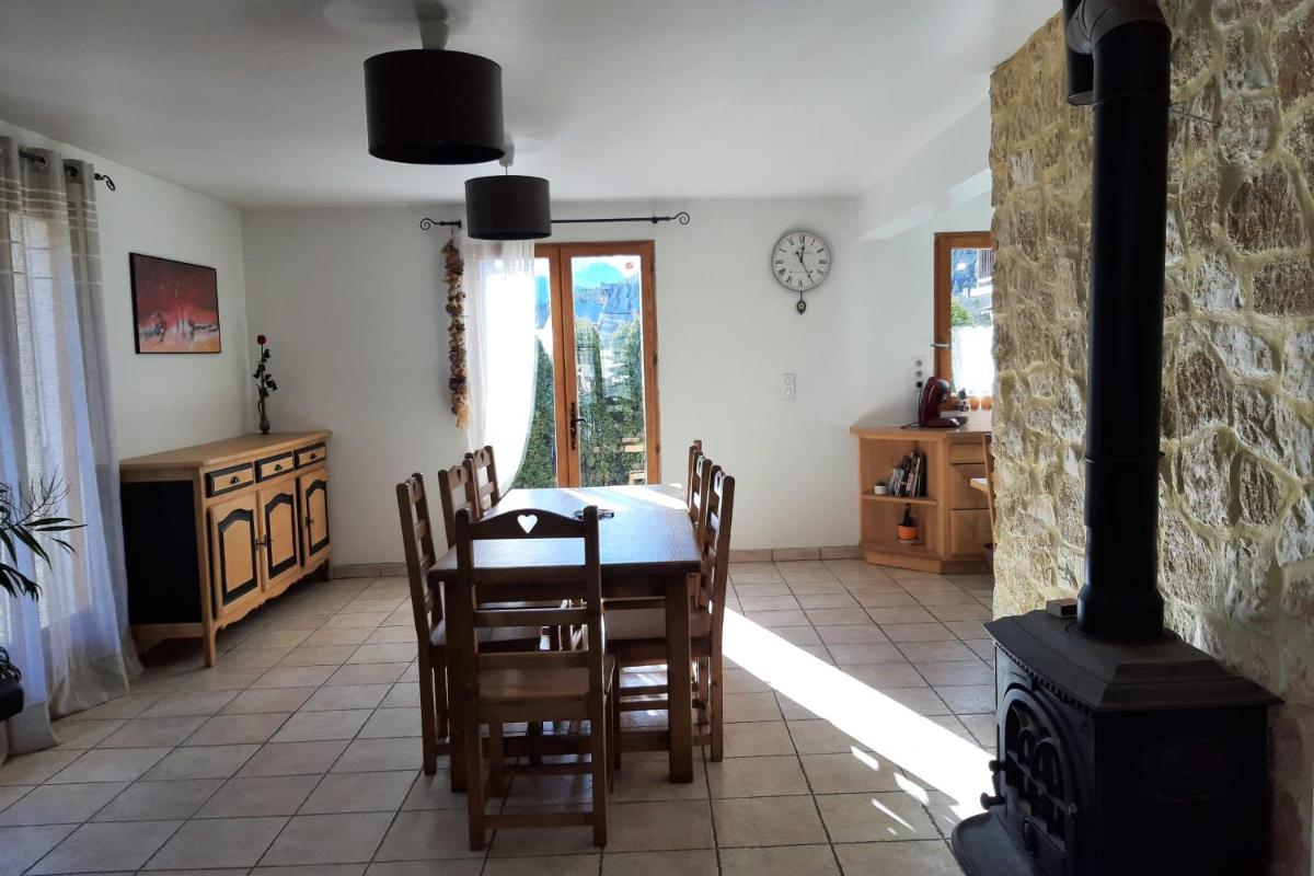 House for 6 personns with 4 bedrooms and 1 bathroom La Clarée - Housity