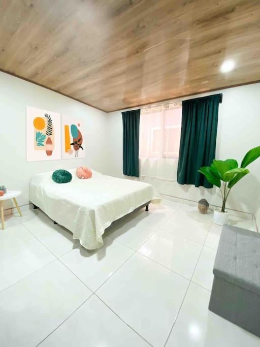 Esmeralda - Apartment #12 A/C Alajuela - Housity