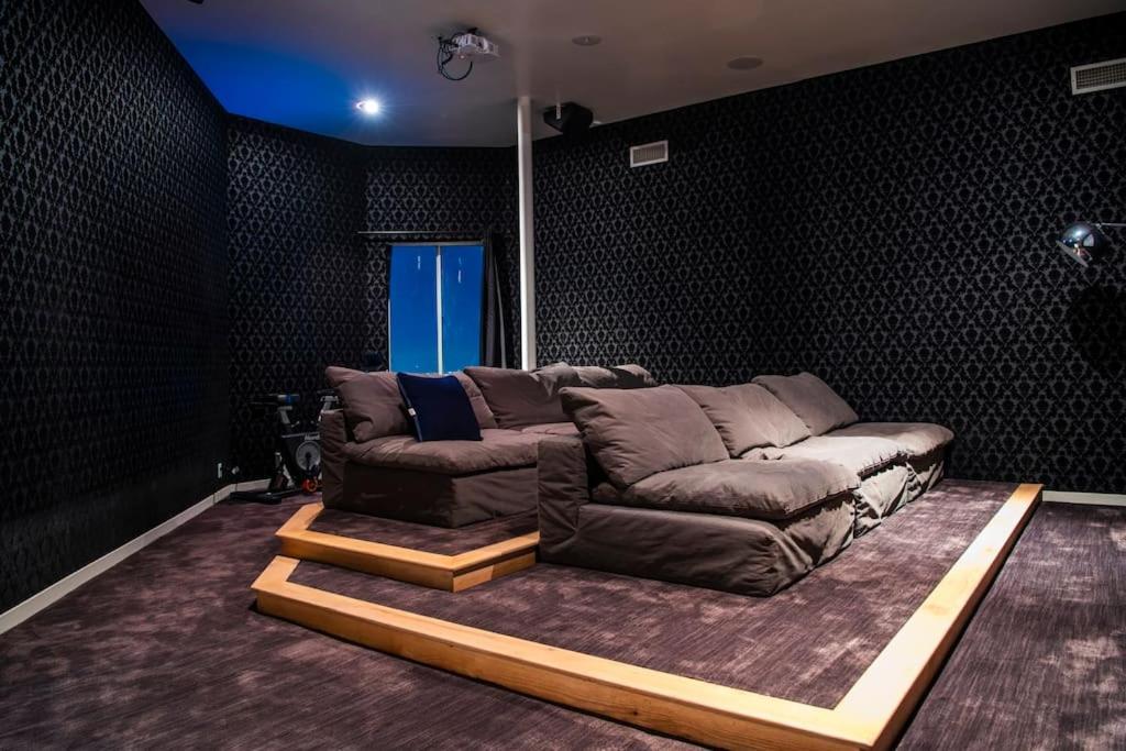 Hollywood Hills Modern Sanctuary–Jaw Dropping View - Housity