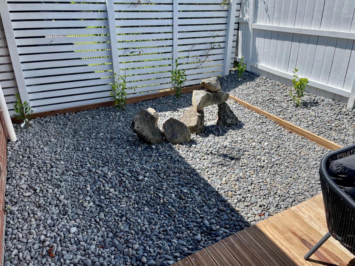 Entire 3 bedroom house! BEST LOCATION!! - Housity