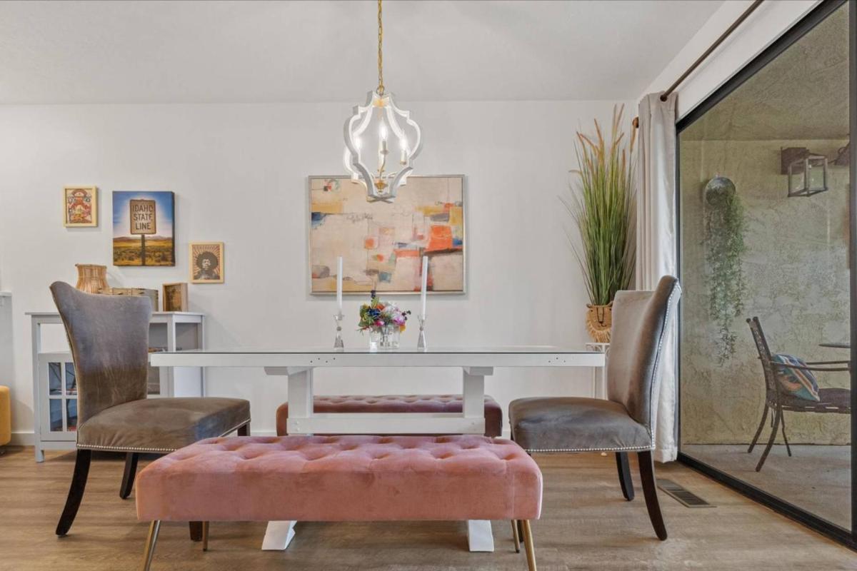 Camelot Crib - Housity