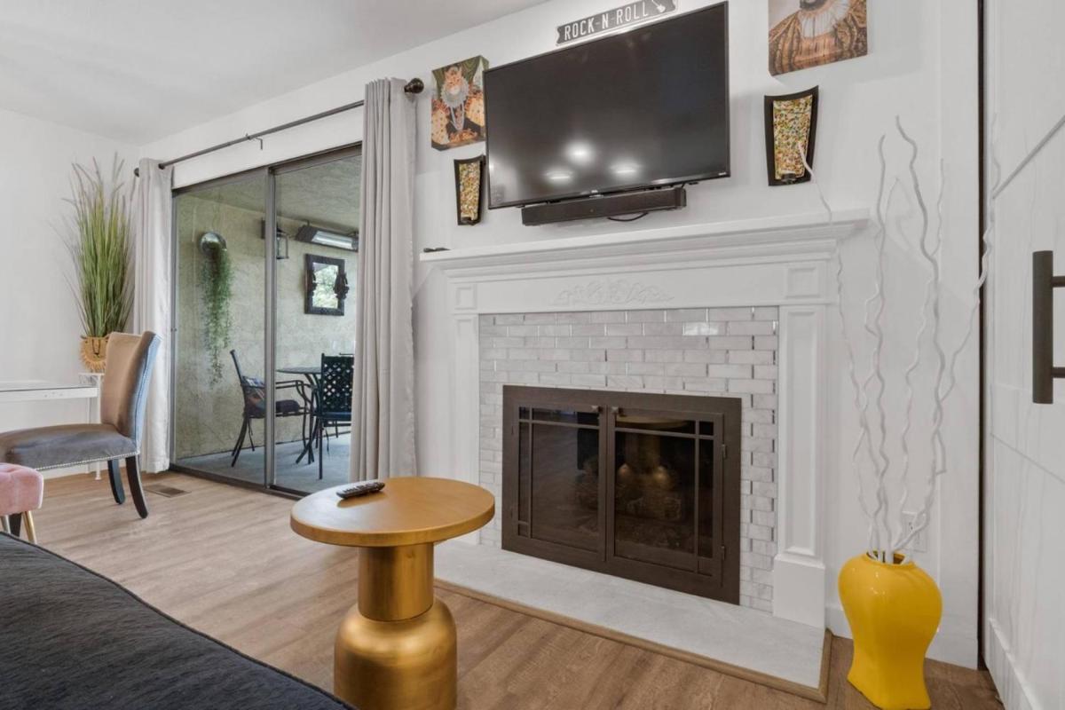 Camelot Crib - Housity