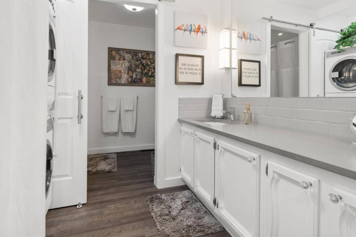 Camelot Crib - Housity