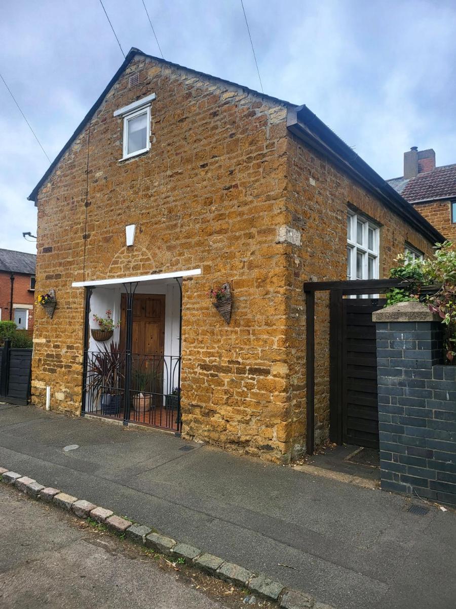 Fully Detached Cottage House Loddington Kettering - Housity