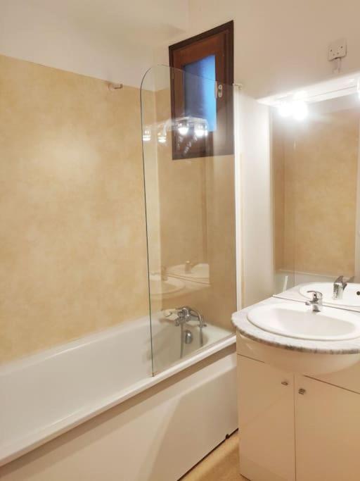 T2 confortable 31m2 piscine terrasse vue dégagée montagne - Housity