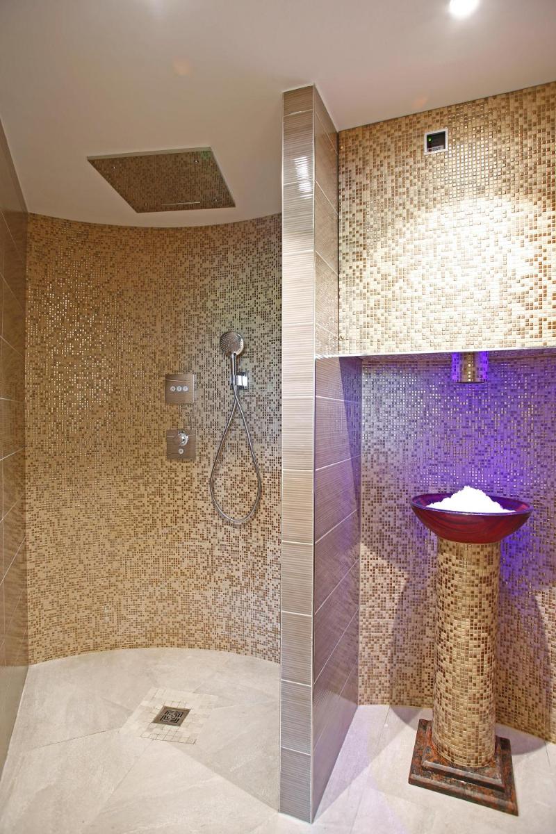 Salle de bains dans l'établissement Hotel Corsica & Spa Serena