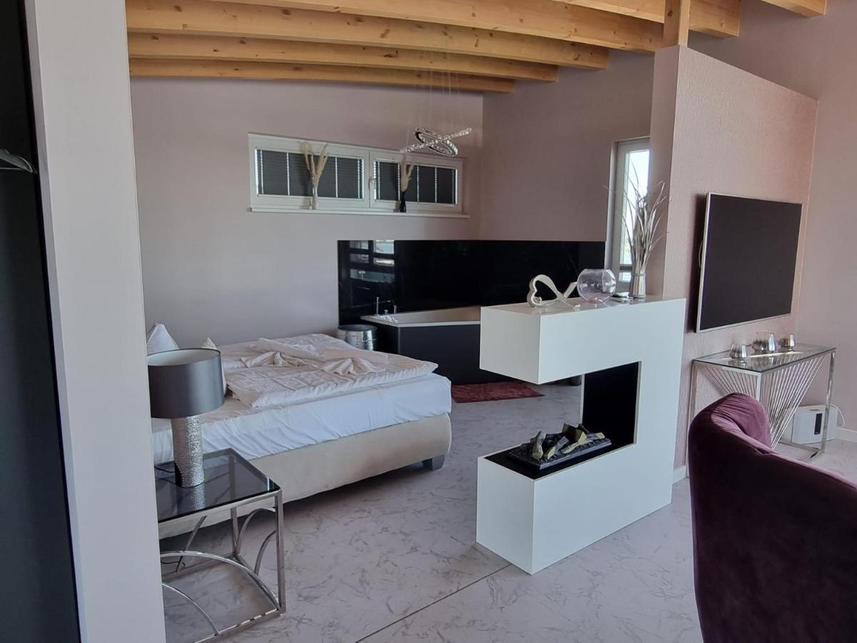Ein Bett oder Betten in einem Zimmer der Unterkunft Schwimmende Häuser im BALTIC SEA RESORT