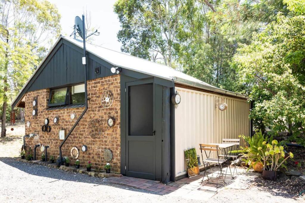 Maldon Cosy Garden Cottage - Charming One Room Studio - Housity