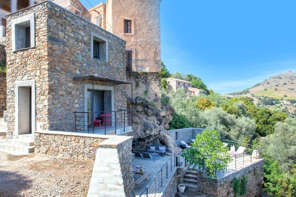 Le SAN PETRONE-TOUR EN PIERRE EN CENTRE CORSE ENTRE MER ET MONTAGNE - Housity