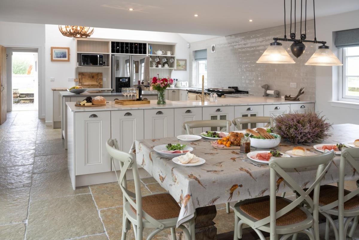 Laverockbank Farmhouse - Housity