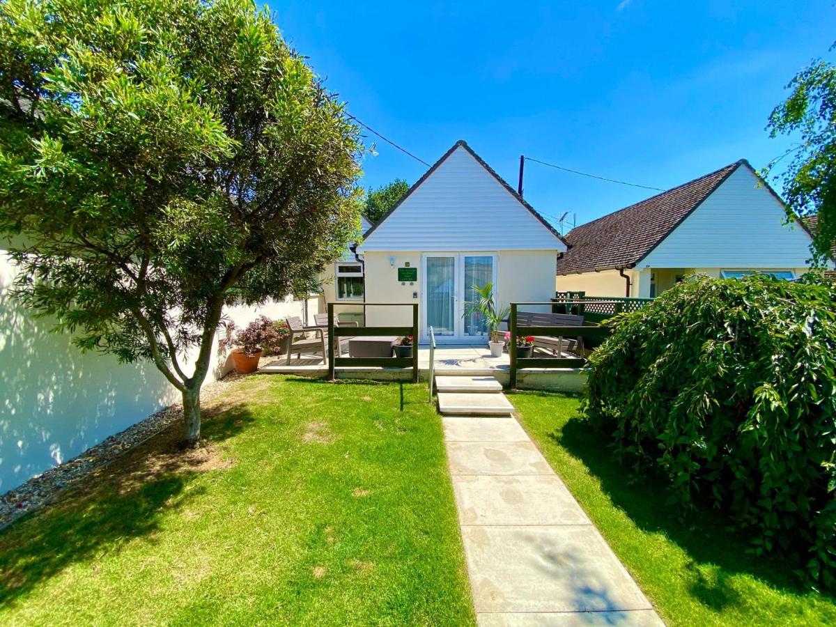 Golden Acre Jurassic Coastal Lodges ,Eype - Housity