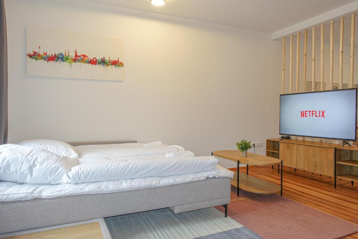 Suitetrails - LUXOMES: Design Apartment - Near Airport