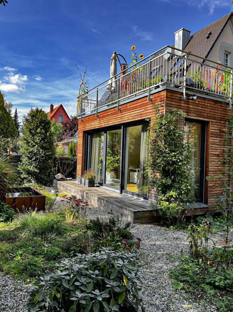 Suitetrails - LUXOMES: Design Apartment - Near Airport