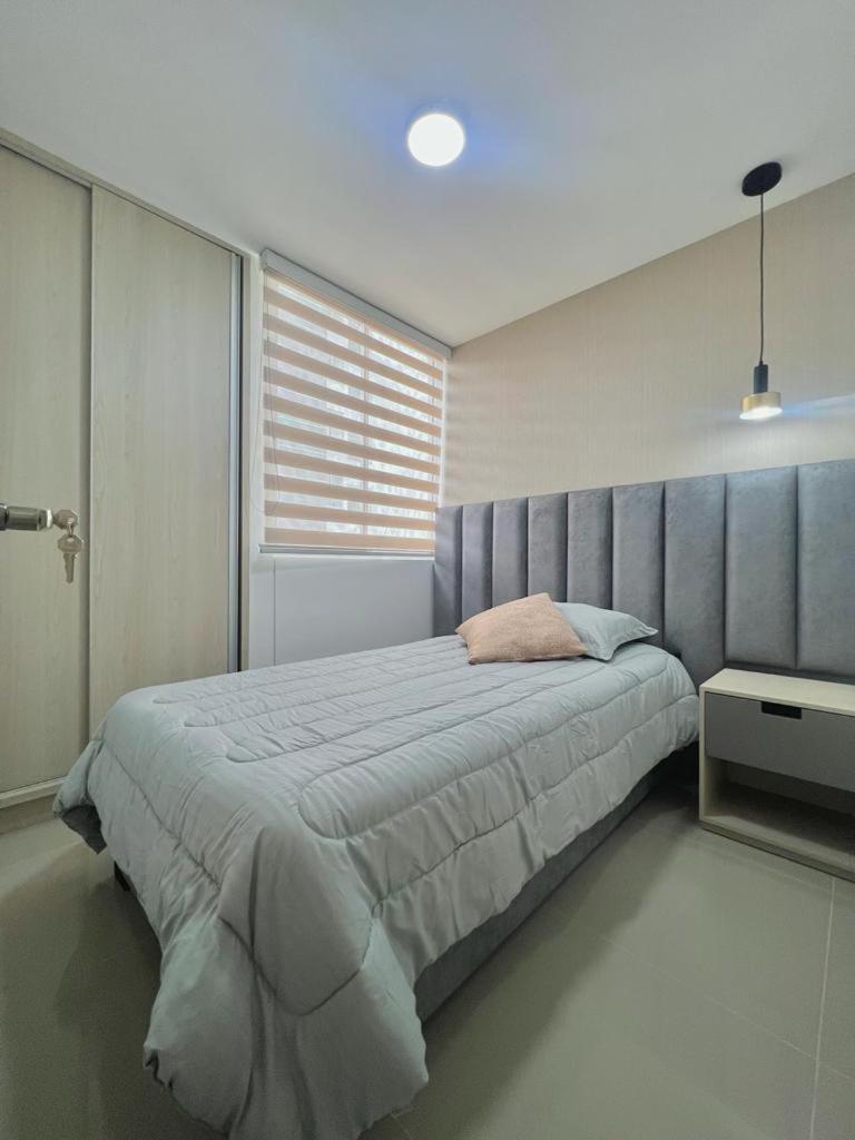 Apartamento amoblado cerca al aeropuerto - Housity
