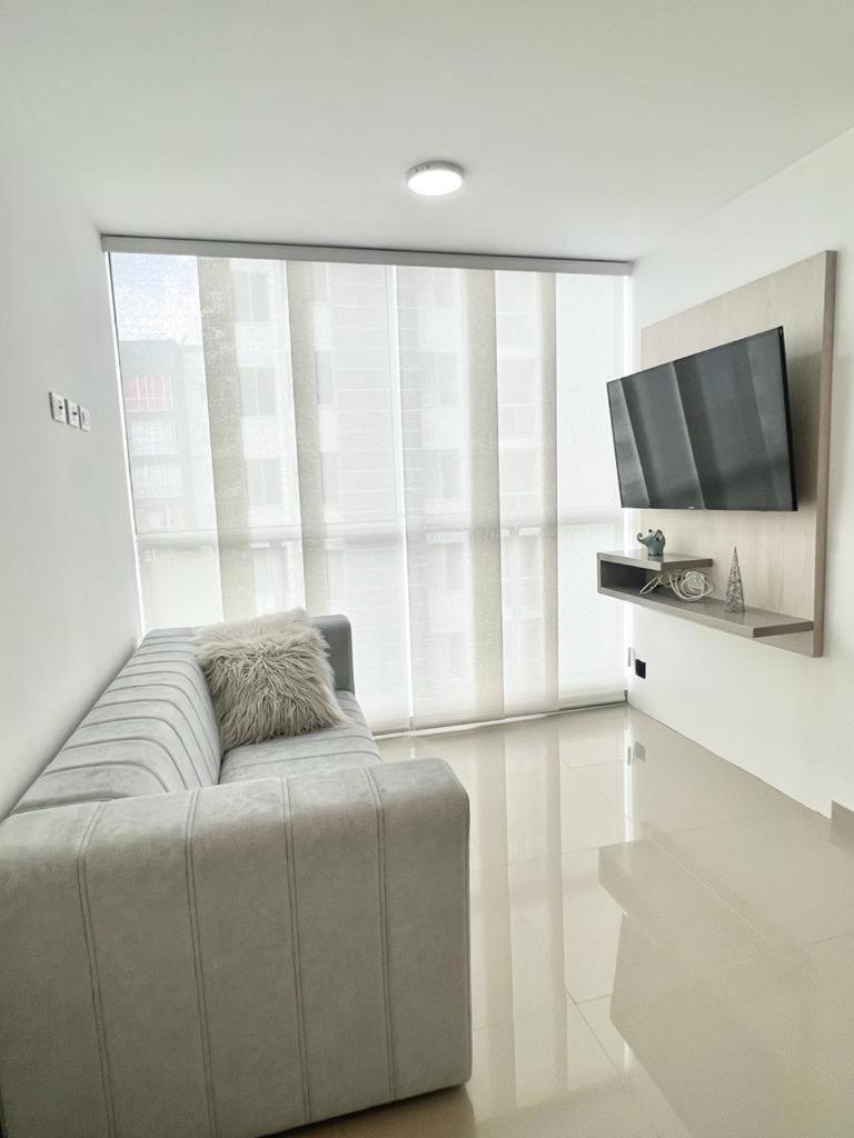 Apartamento amoblado cerca al aeropuerto - Housity