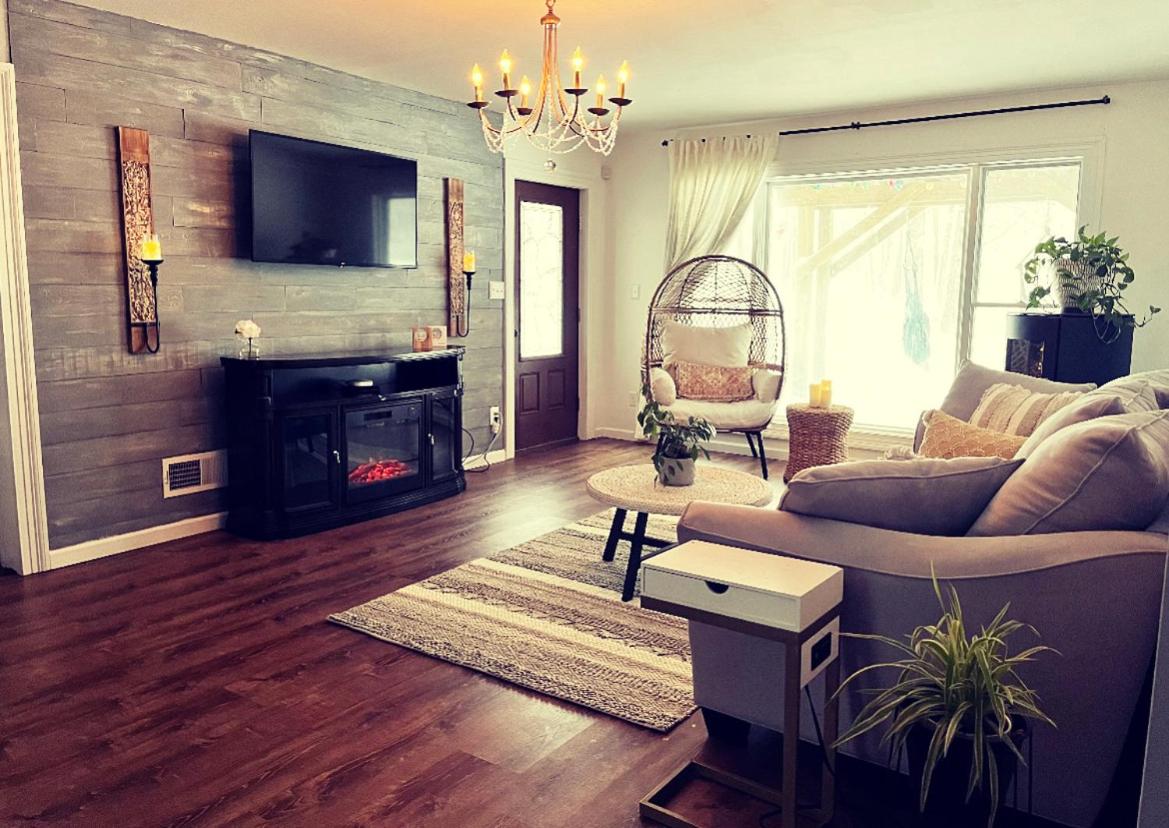 Mountain getaway firepit in house massage by appt - Housity