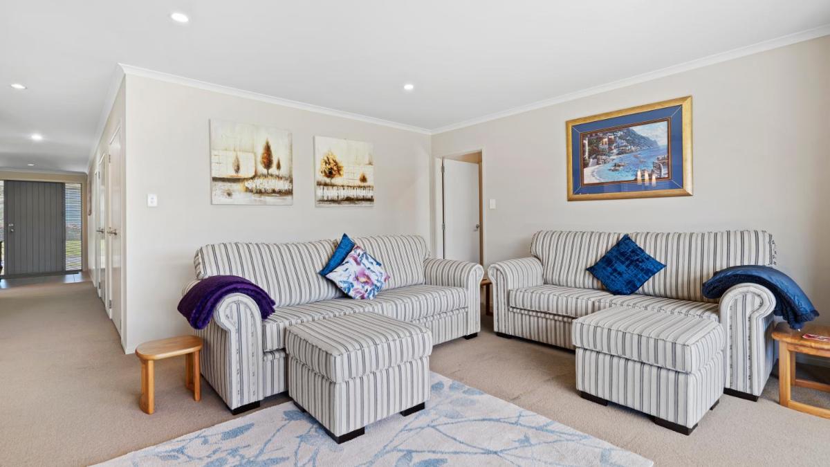 The Lakehouse - Tauranga Holiday Home - Housity