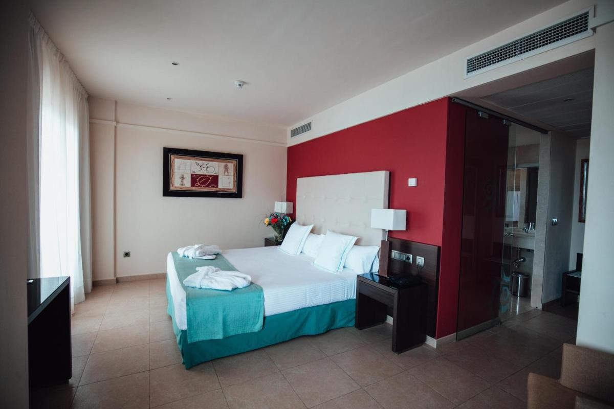 Cama o camas de una habitación en Poseidon La Manga Hotel & Spa - Designed for Adults