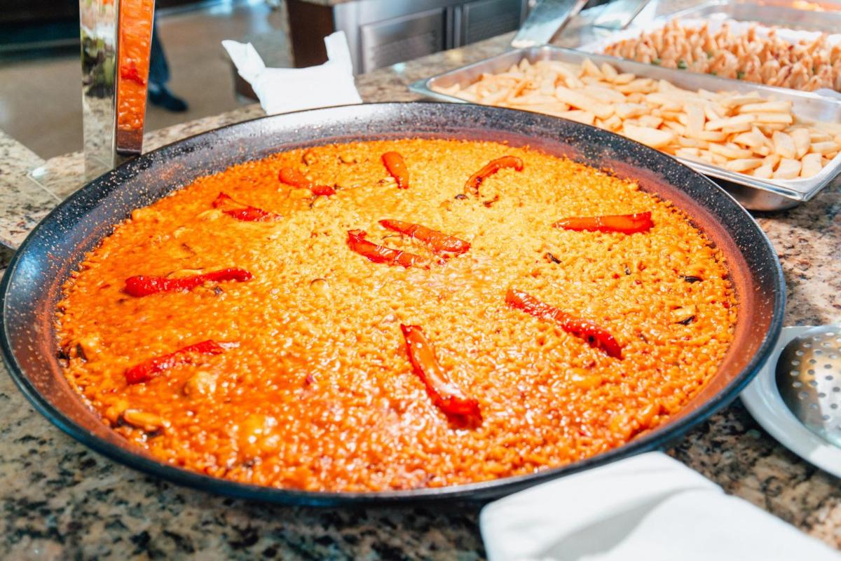 Comida en o cerca de este hotel