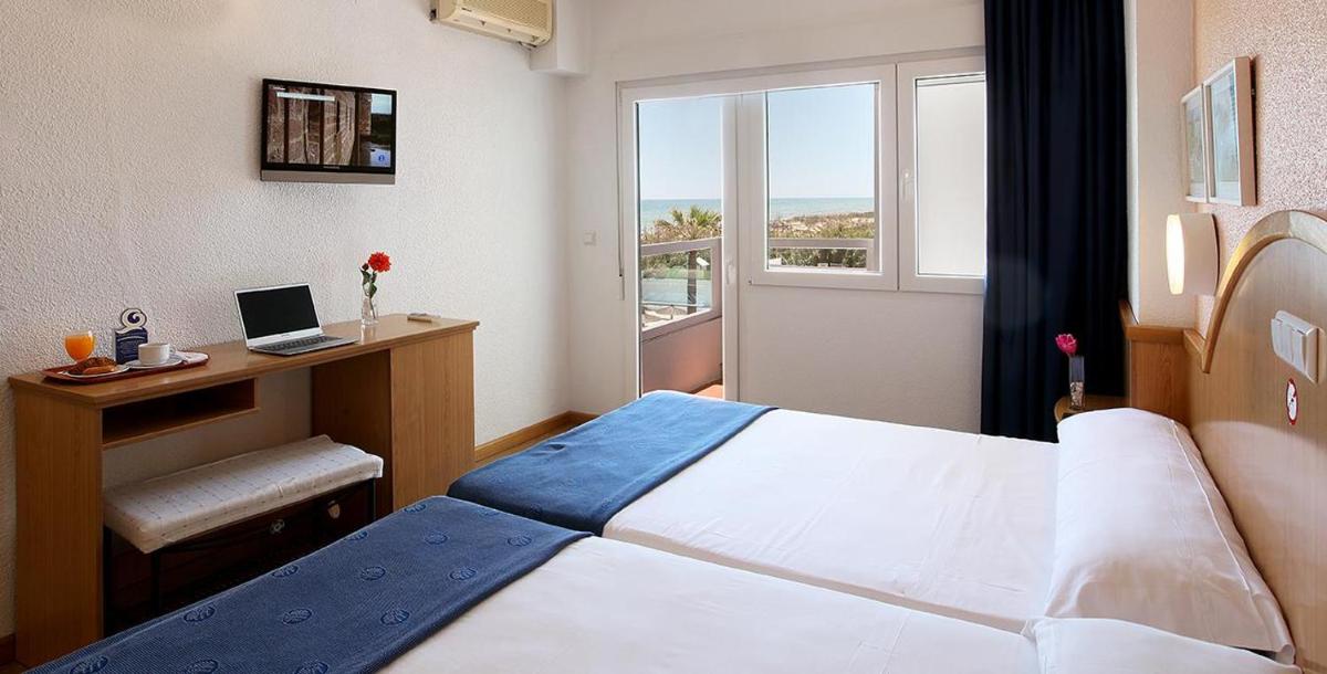 Cama o camas de una habitación en Hotel Playas de Guardamar