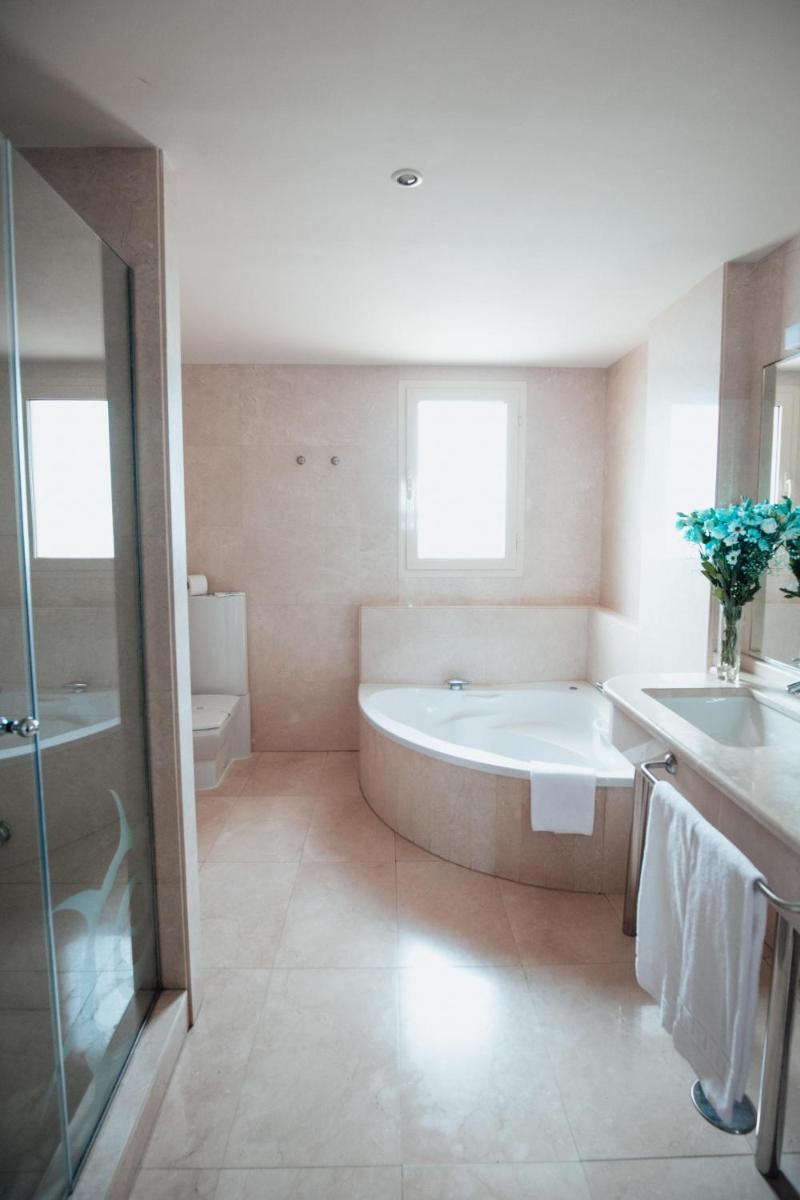 Un baño de Poseidon La Manga Hotel & Spa - Designed for Adults