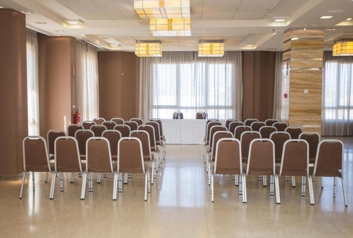 Zona business o sala de conferencias en Poseidon La Manga Hotel & Spa - Designed for Adults