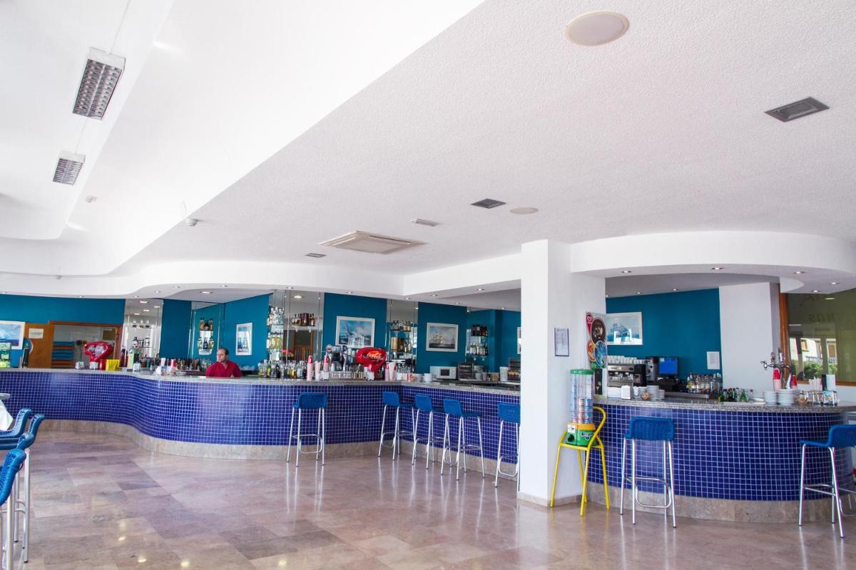 Un restaurante o sitio para comer en Hotel Playas de Guardamar
