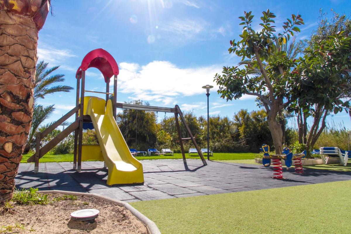 Zona de juegos infantil en Hotel Playas de Guardamar