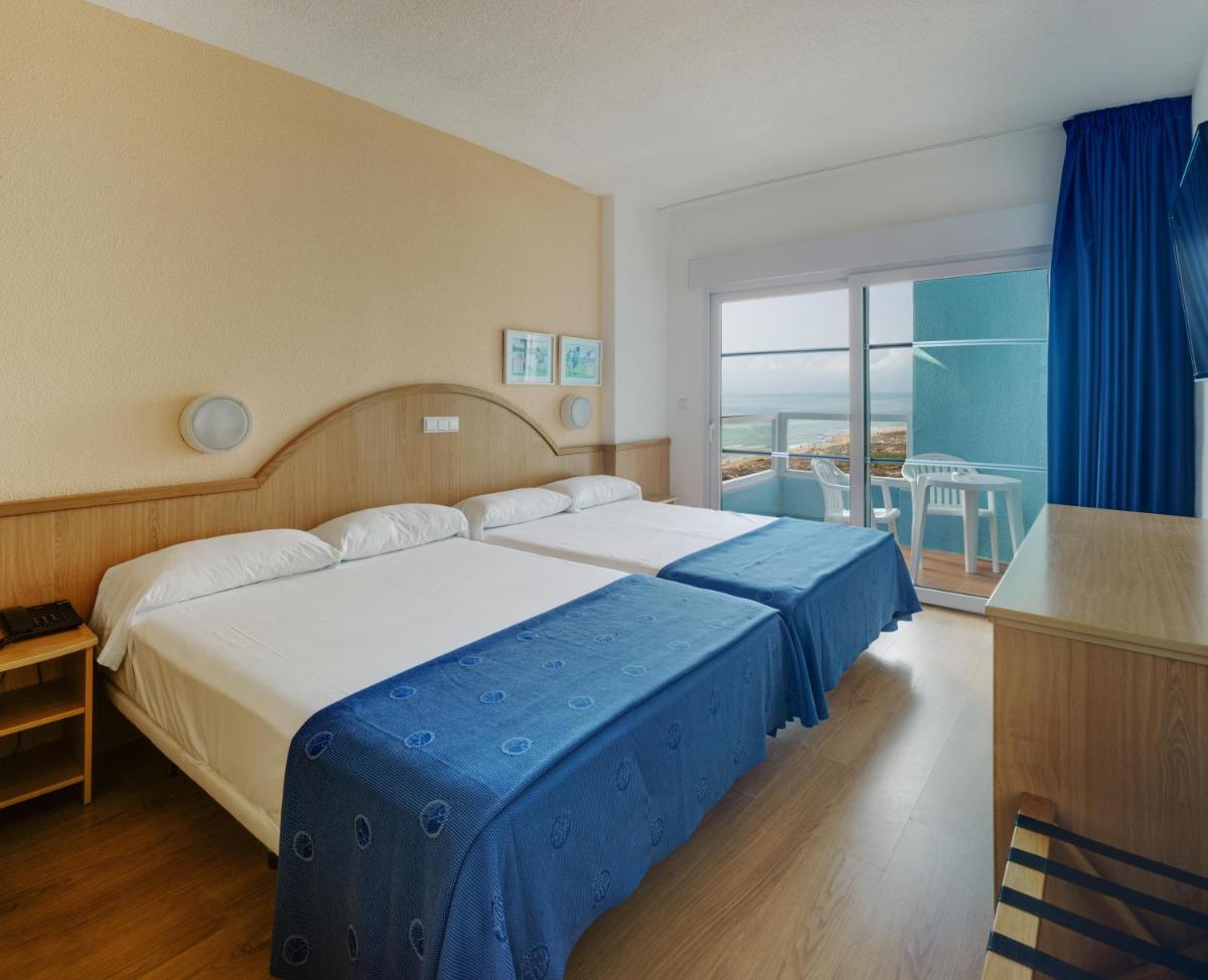 Cama o camas de una habitación en Hotel Playas de Guardamar