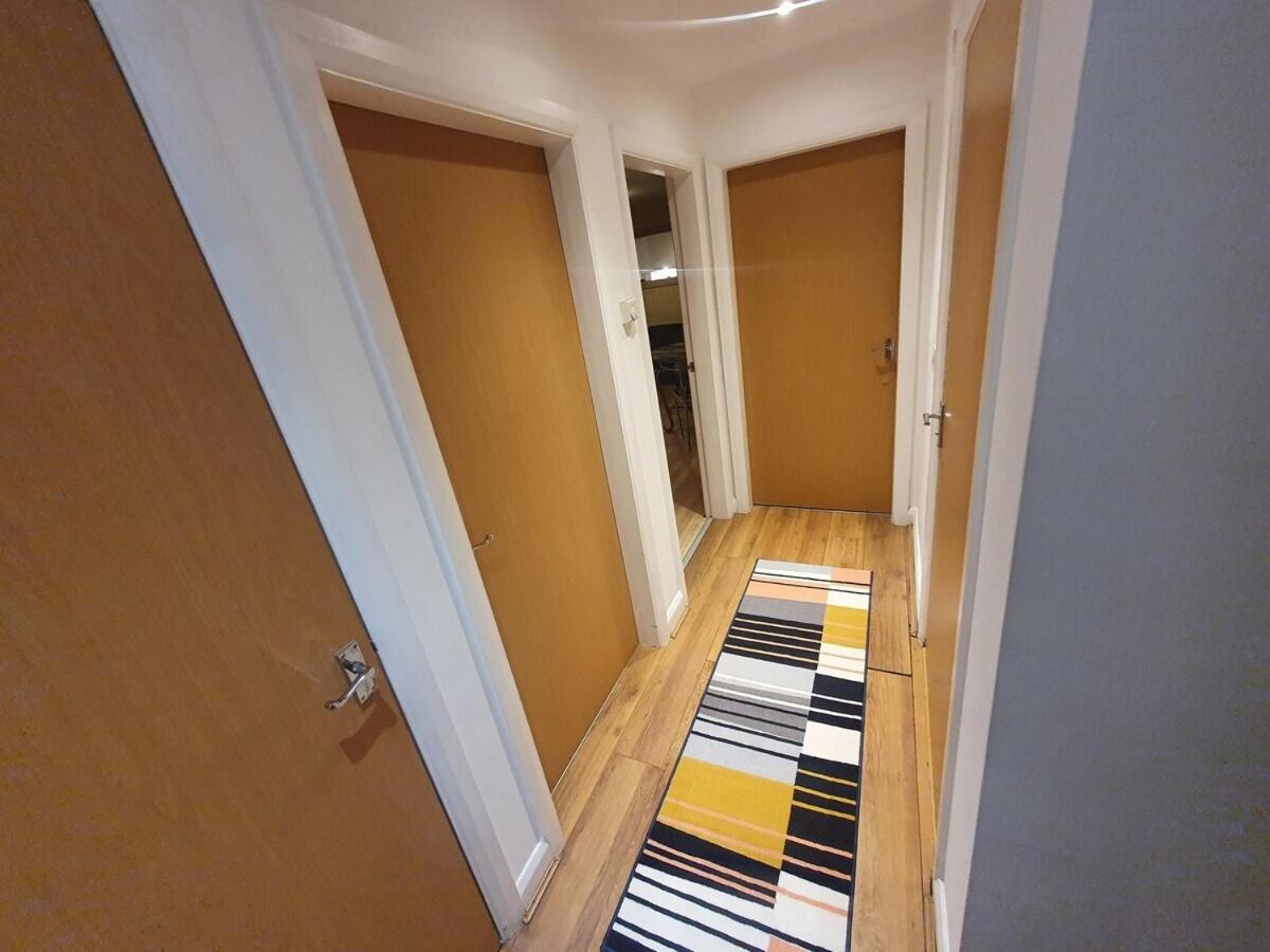 Two Bedroom Apartment, Free parking, Close to UCLAN and free WIFI - Housity