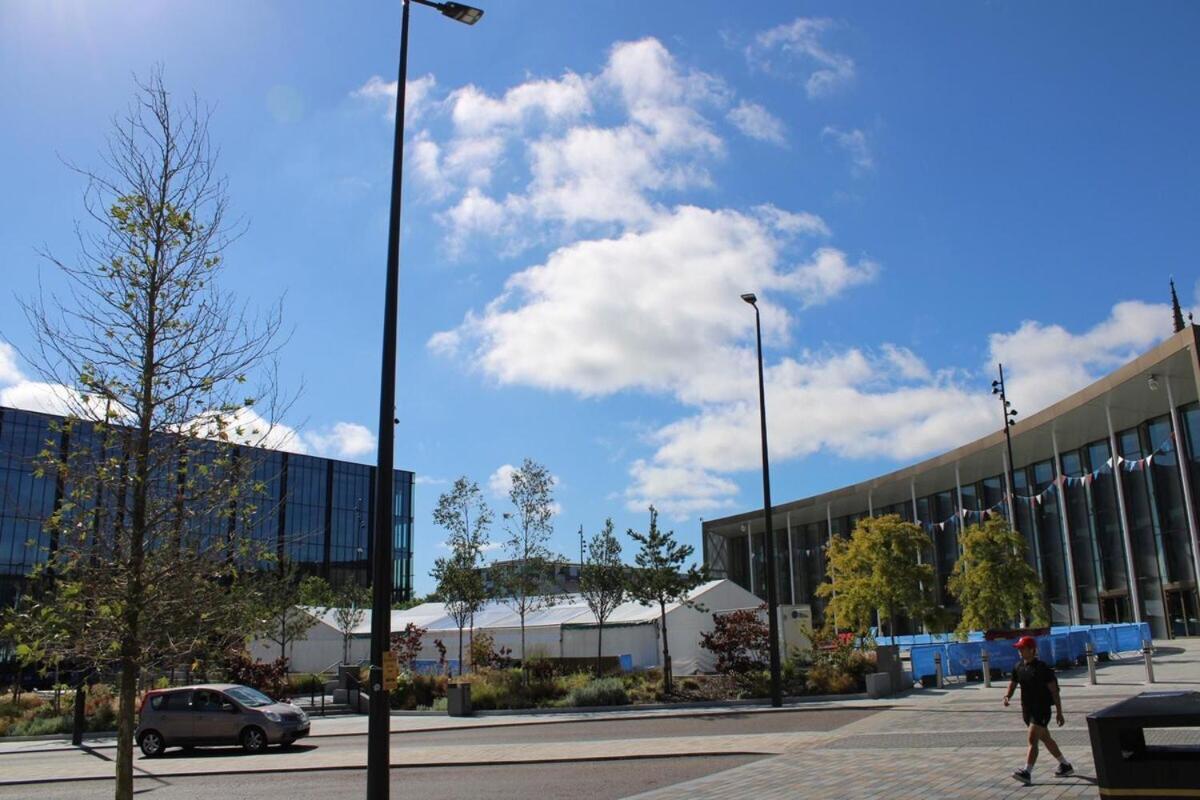 Two Bedroom Apartment, Free parking, Close to UCLAN and free WIFI - Housity