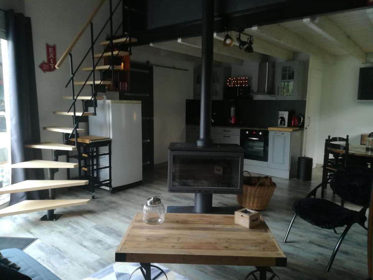 Maisonnette au bord d'un étang - Housity
