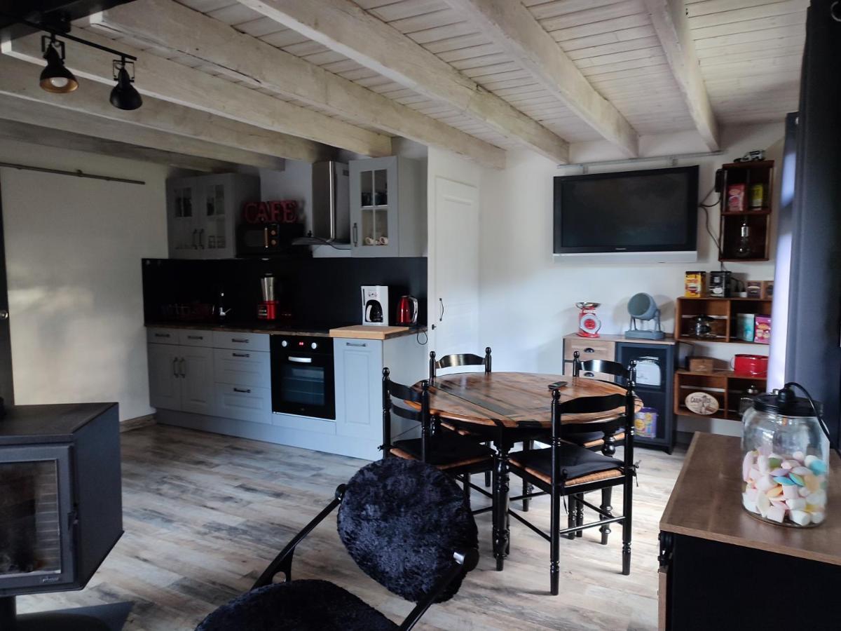 Maisonnette au bord d'un étang - Housity