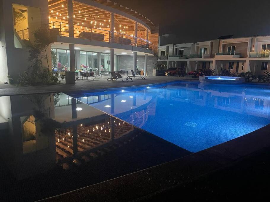 Casa nueva con alberca en coto - Housity
