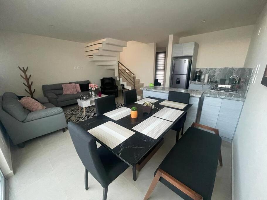 Casa nueva con alberca en coto - Housity