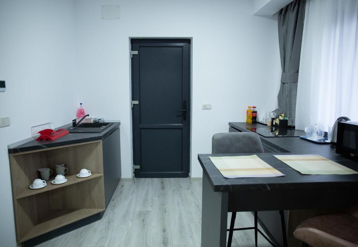 Yello Studio - Housity