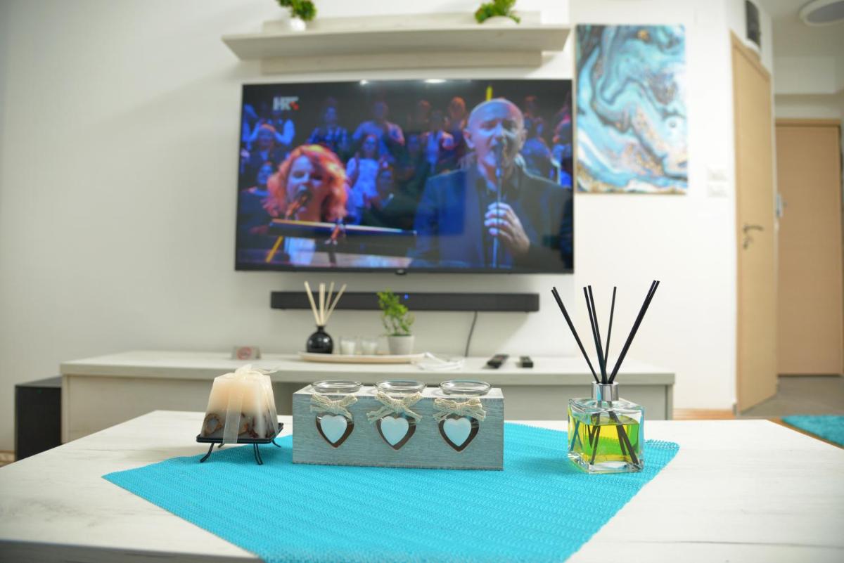 Stylish Blue & Modern Apartment - Housity
