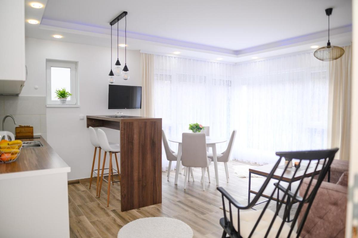 Sara Lux - Housity