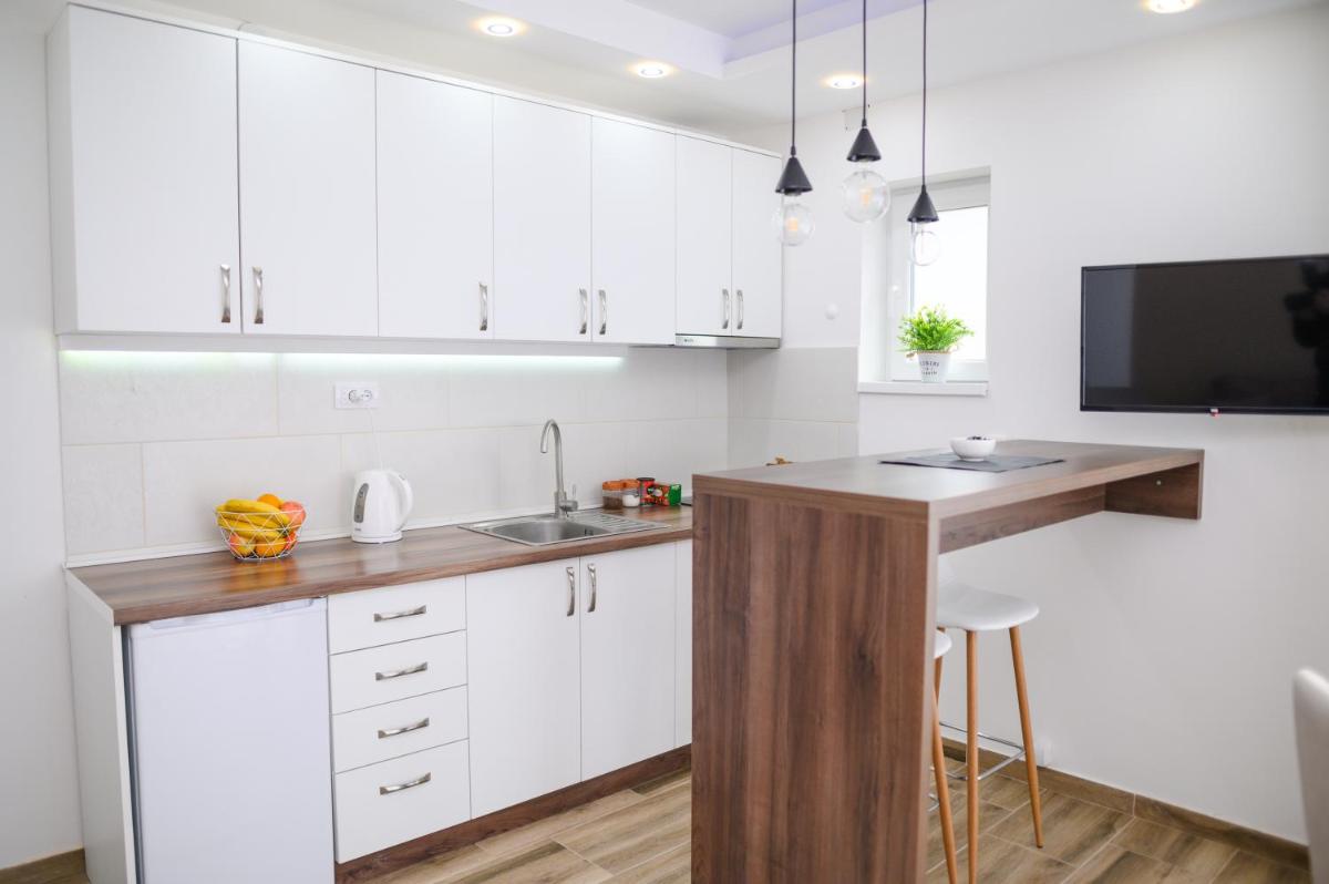 Sara Lux - Housity