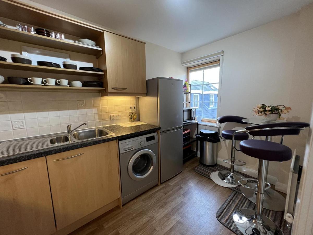 Amazing Marina view Apartment with Balcony Bristol - Housity